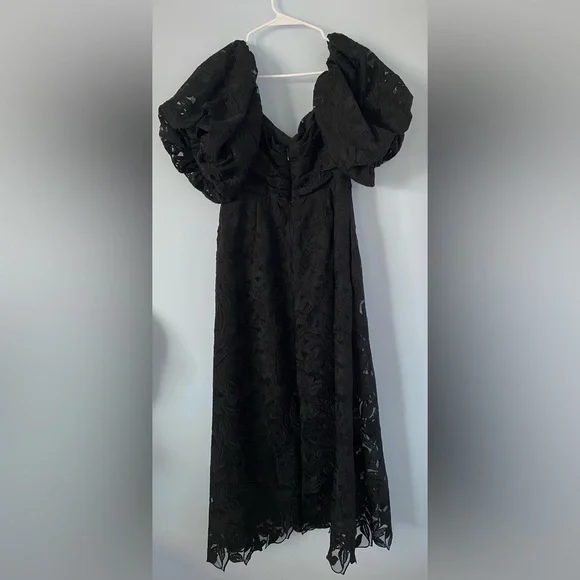 Self Portrait Black Puff Sleeve Leaf
Guipure Midi Dress - Picture 9 of 9